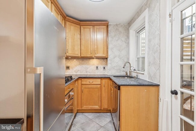 Building Photo - 1830 Manning St