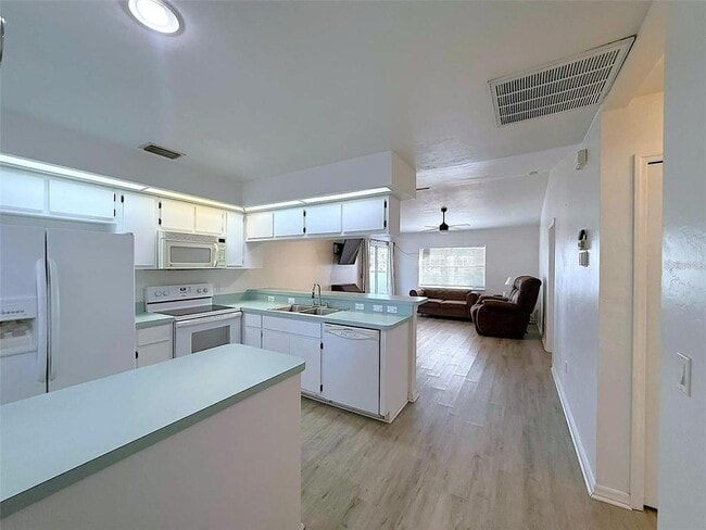 Building Photo - 504 Rose Apple Cir