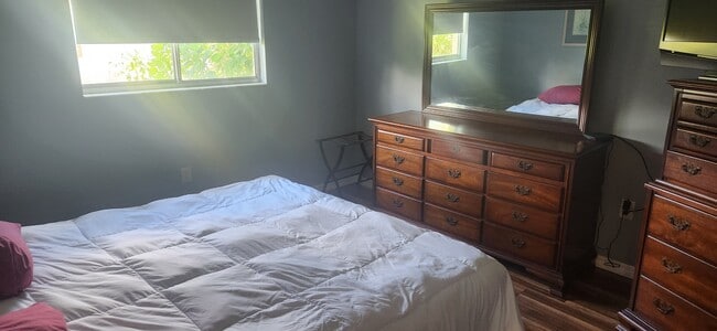 Building Photo - 310 Degas Dr