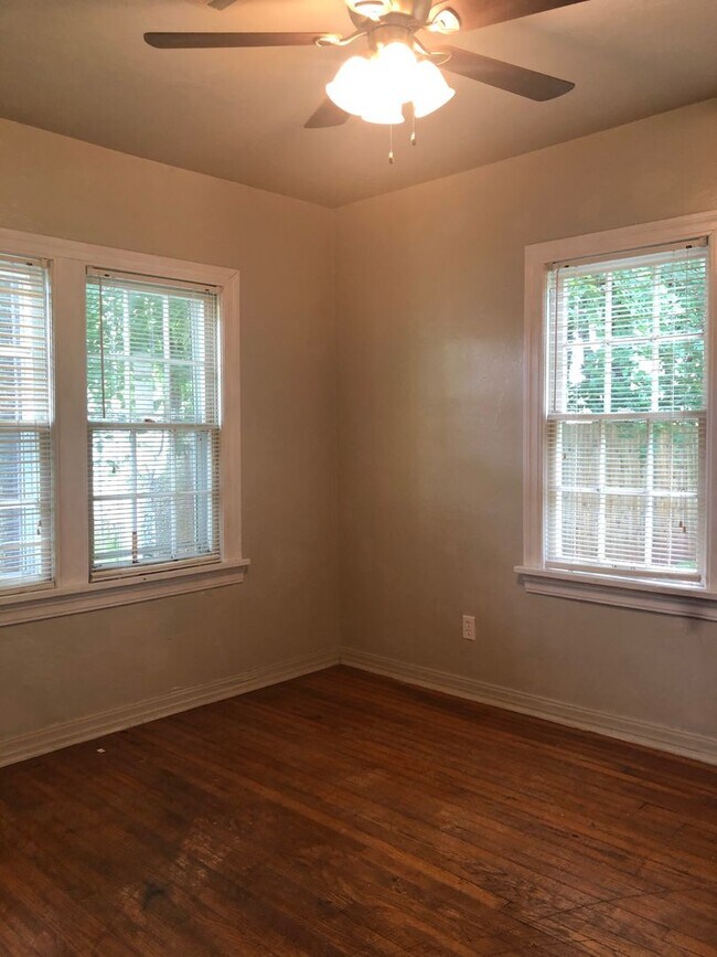 Building Photo - 2 Bed 1 Bath - Refrigerator Included - Urb...