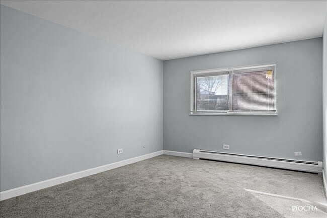 Building Photo - 706 Marilyn Ave