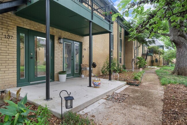 Building Photo - 6014 E University Blvd