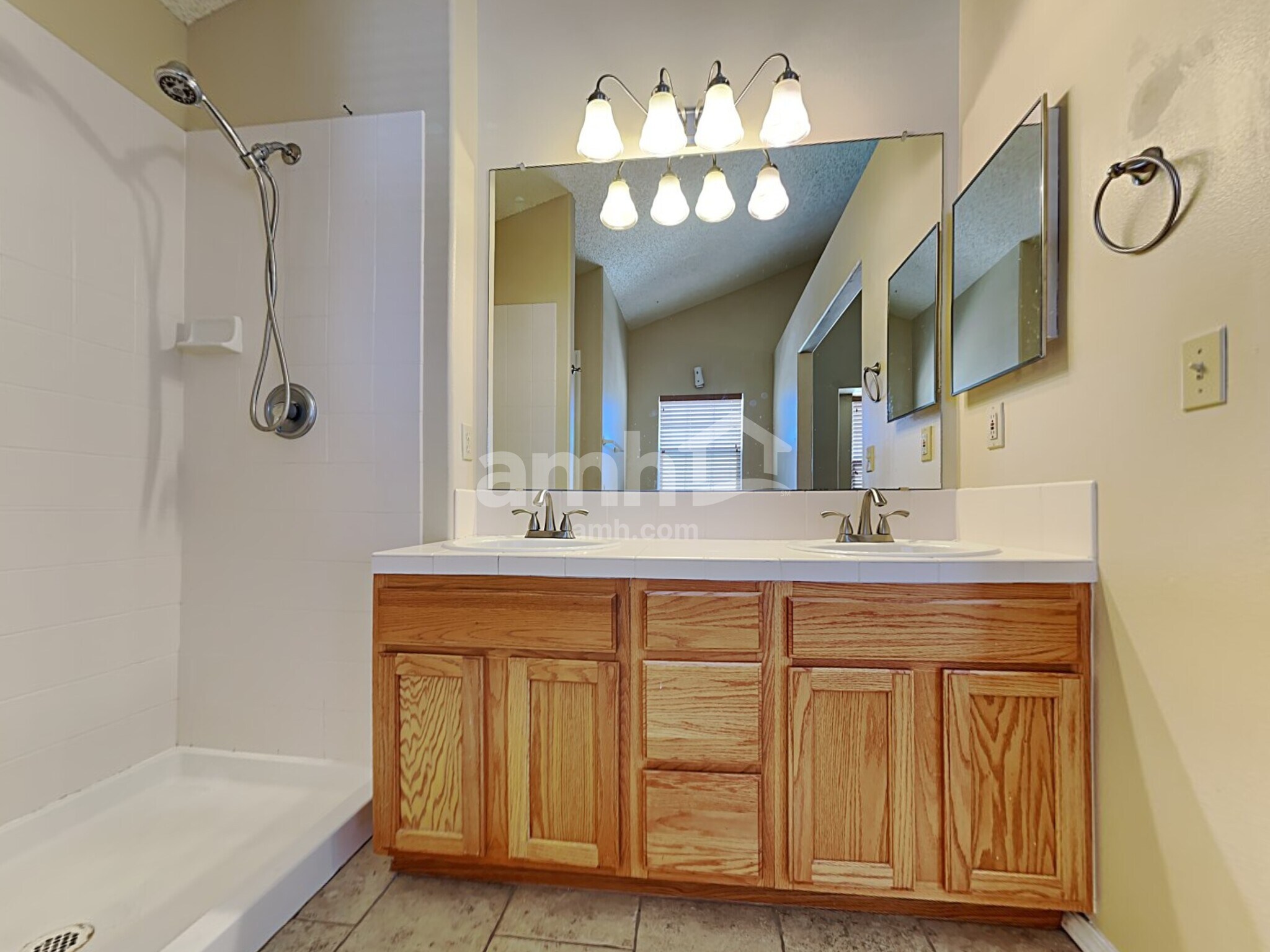 Building Photo - 2211 Pinyon Jay Dr
