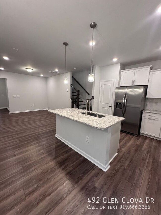 Building Photo - 492 Glen Clova Dr