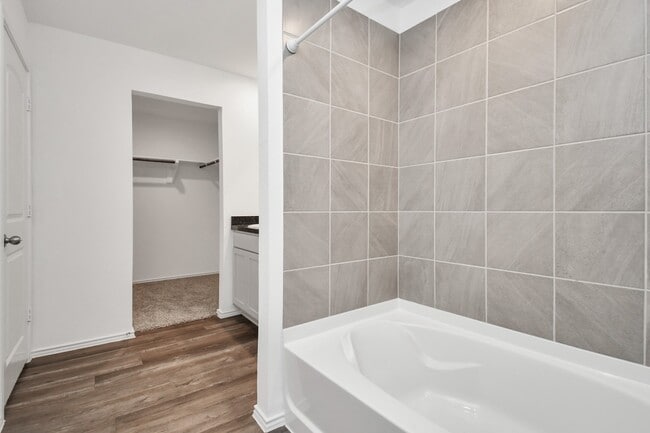 Building Photo - 5315 Castlebury Meadows Dr