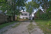 Building Photo - 1 N Maple Ave