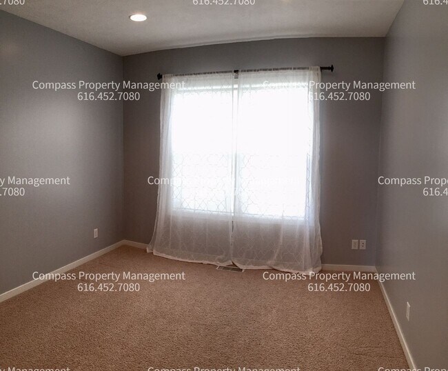 Building Photo - COMING SOON! 5 Bed 3.5 Bath Home in Hudson...
