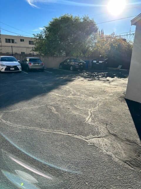 Building Photo - 11610 Oxnard St