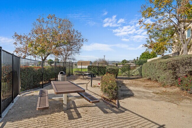 Building Photo - 34081 Clovis Way