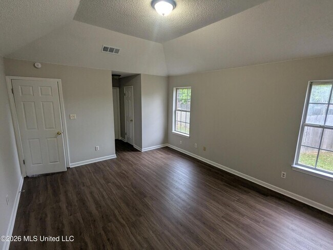 Building Photo - 2872 Waverly Dr
