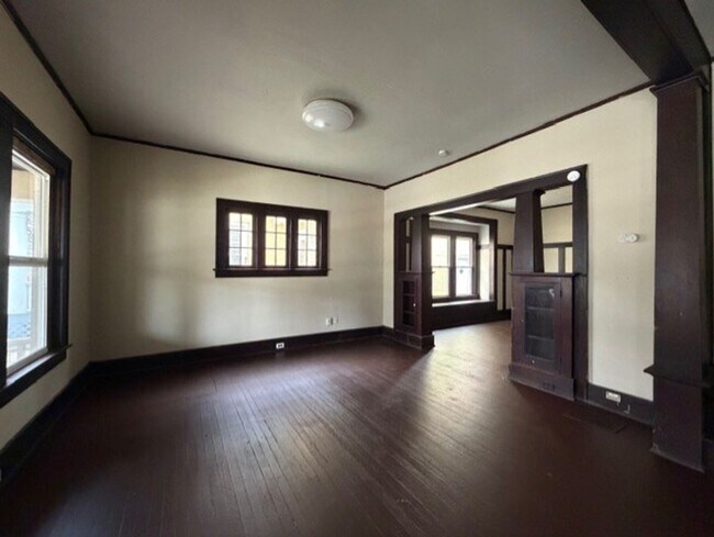 Building Photo - 457/459 E Madison Ave