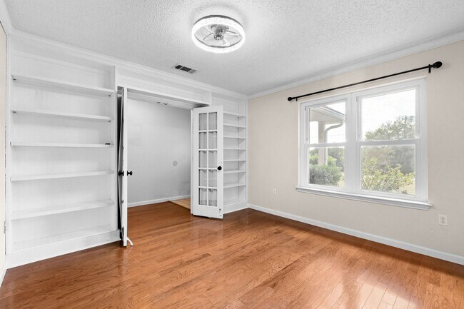 Building Photo - 122 CR - 4936