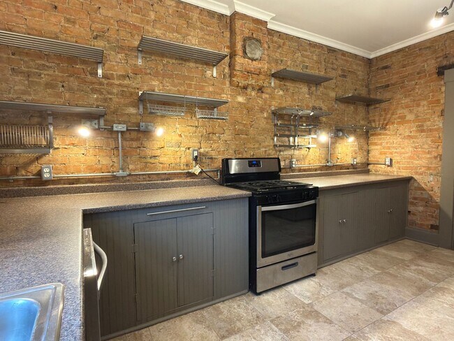 Building Photo - 1508 Moore St