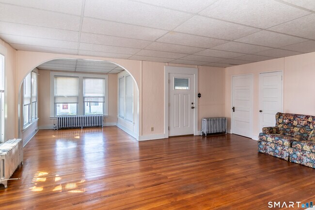 Building Photo - 58 Shore Dr