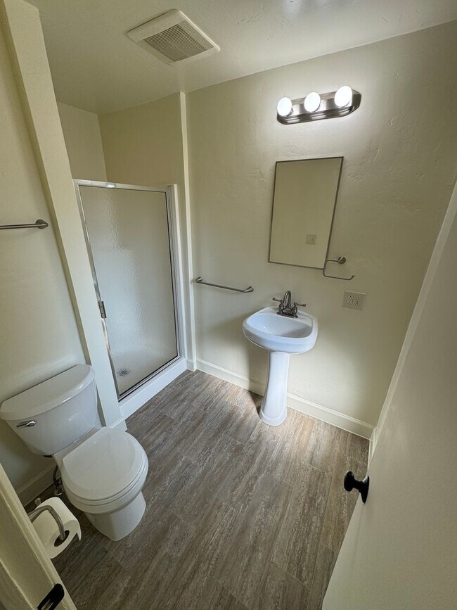 Building Photo - Beautifully Renovated 3 Bedroom ~ 2 Bathro...