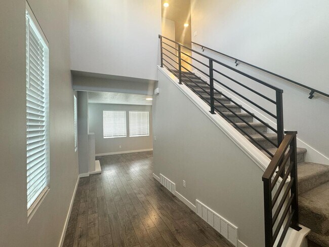 Building Photo - 9847 Alder Ln