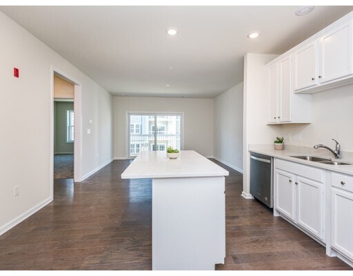 Building Photo - 130 University Ave