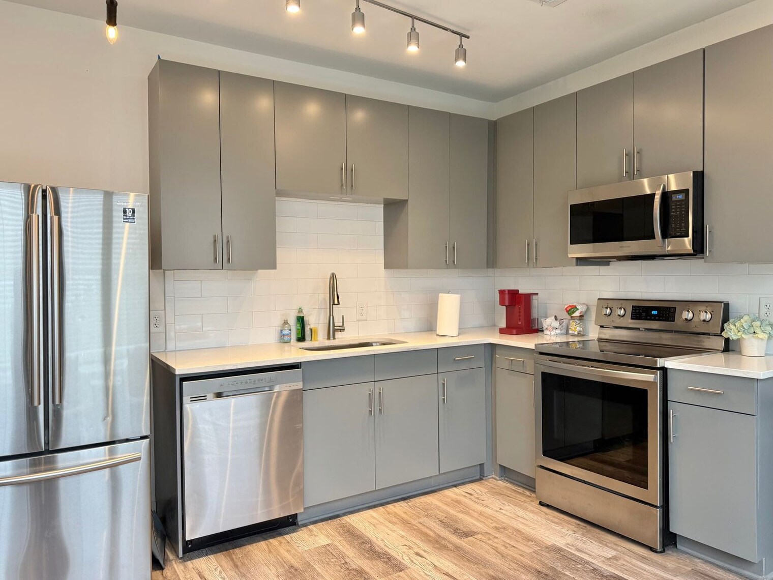 Building Photo - 542 Boulevard NE