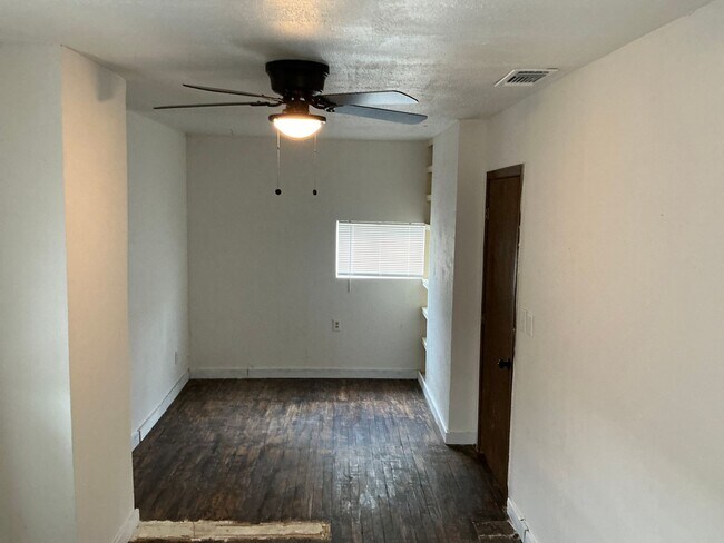 Building Photo - COMING SOON 4/2 with Acreage & BONUS SPACE