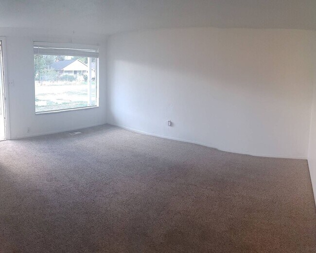 Building Photo - Quaint West Jordan Duplex w covered carport!