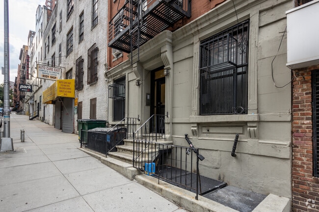 Building Photo - 245 E 94th St