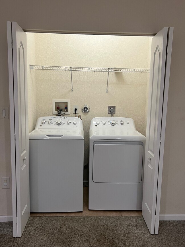 Laundry room - 938 NE 29th Ter