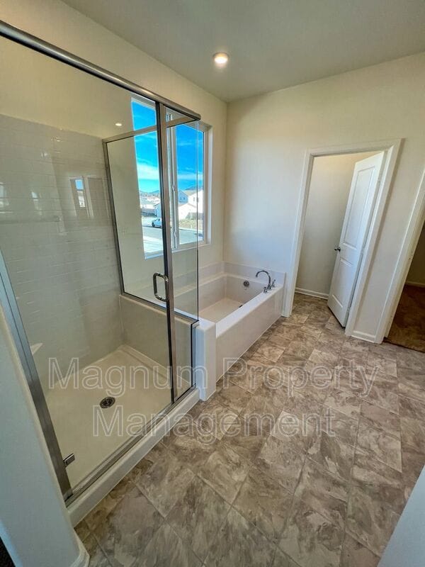 Building Photo - 31310 Reserve Dr