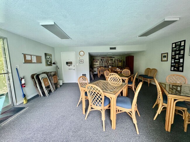 Building Photo - Fully Furnished 2 bedroom/ 2 bath with tranquil views in 55+ Community