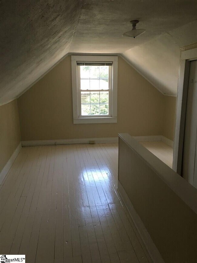 Building Photo - 9 E Mountainview Ave