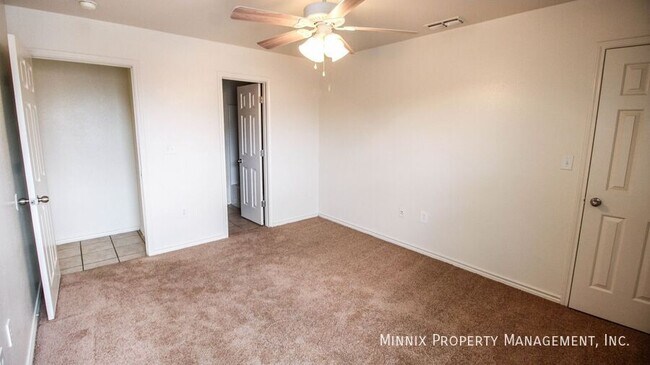 Building Photo - 908 N Belmont Ave