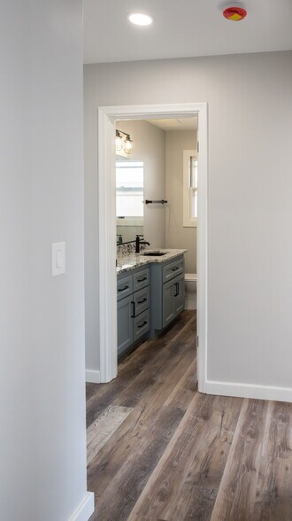 Building Photo - 920 9th St