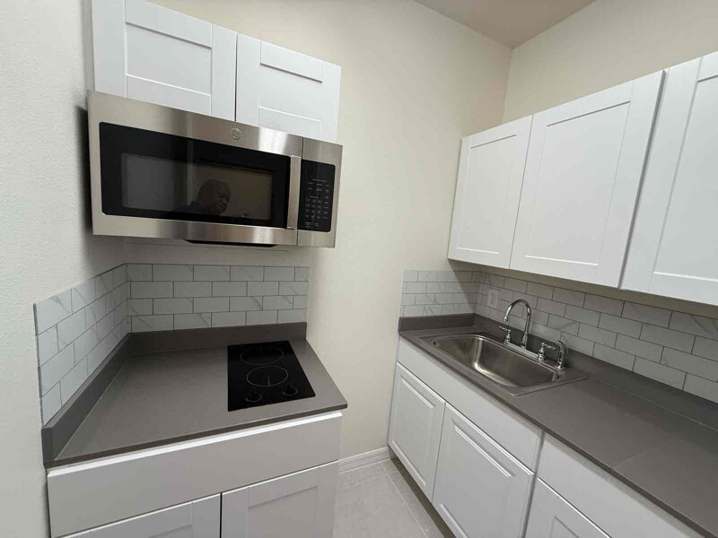 Building Photo - 4247 Gumbo Limbo Dr