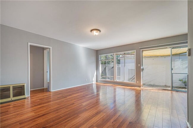 Building Photo - 3388 Rosewood Ave