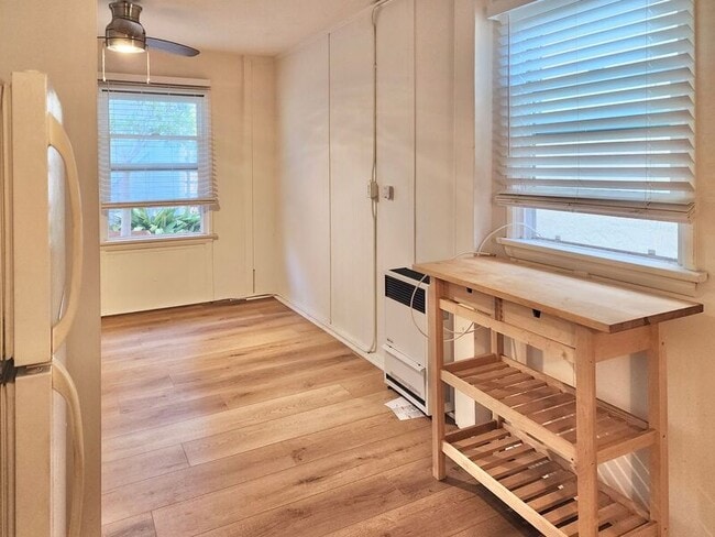 Building Photo - 258 Center St