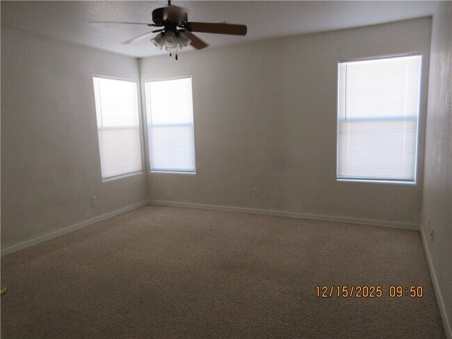 Building Photo - 3915 E Nicole Ave