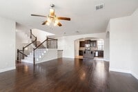 Building Photo - 2640 Venice Dr