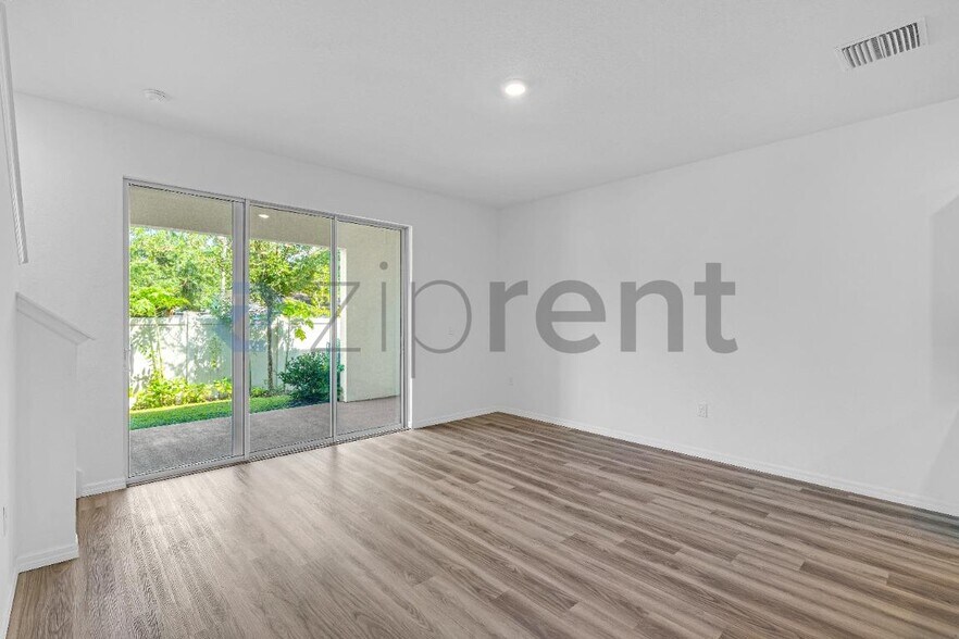 Building Photo - Unit