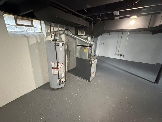 Building Photo - 3 Bedroom Renovated Ranch