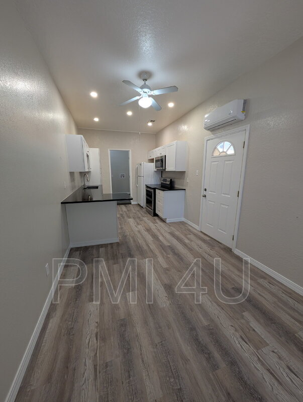 Building Photo - 917 8th St SW