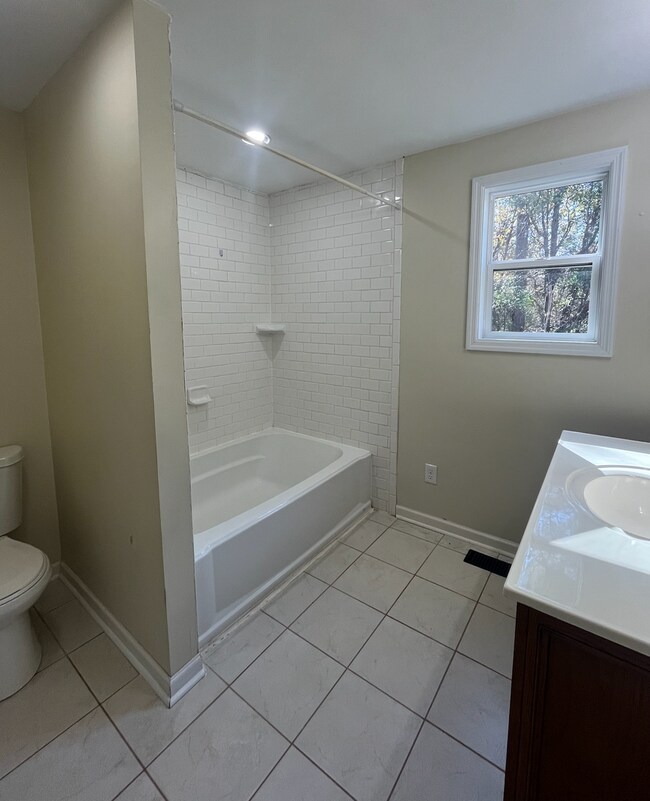 Building Photo - 551 Fountain Inn Rd