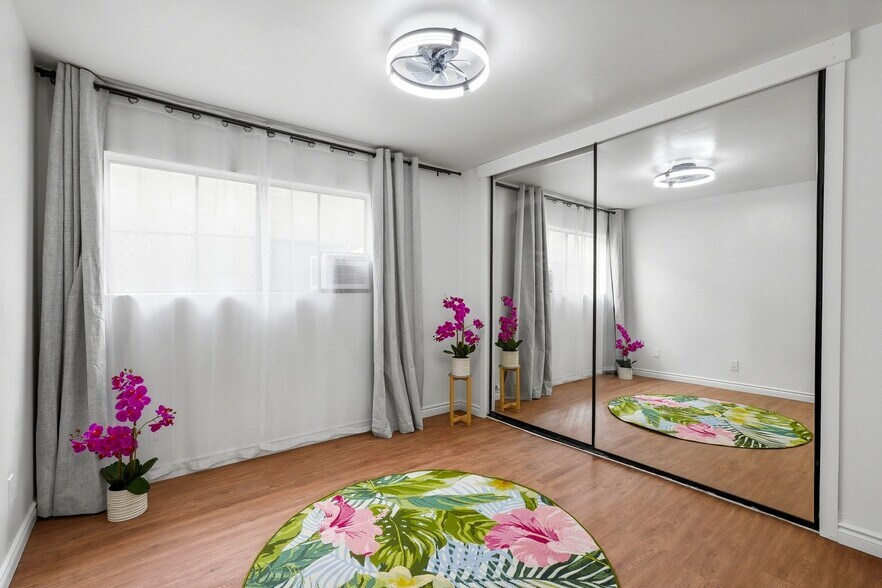 Building Photo - 13050 Dronfield Ave