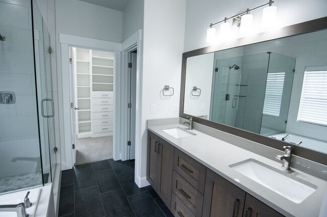 Building Photo - Gorgeous 2-Story Home In a Gated Community!