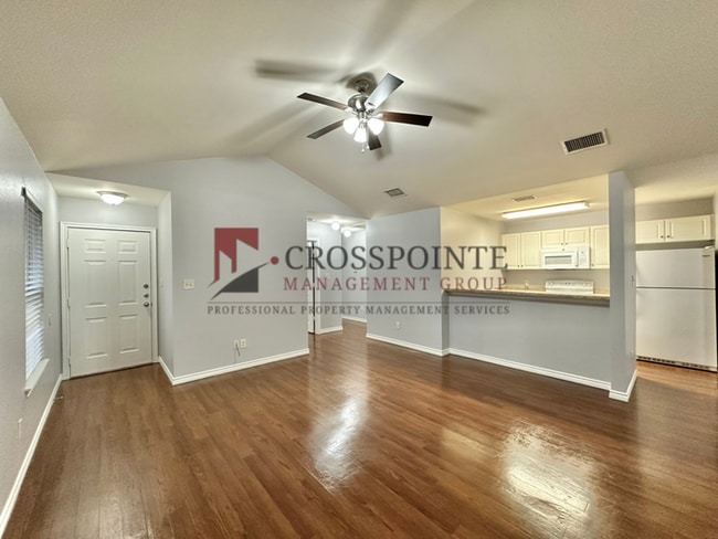 Building Photo - 3 Bedroom 2 Bath Duplex at Mansion Creek in Tyler! 1/2 off first full months rent
