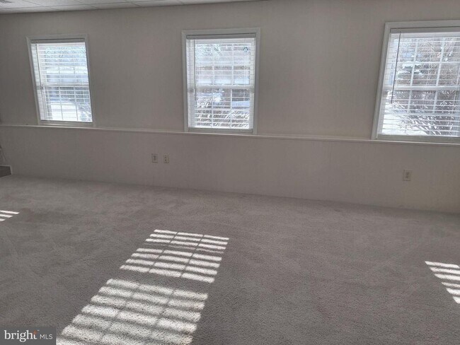 Building Photo - 10506 Oak Pl