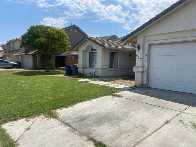 Building Photo - Coming Soon! Charming 3-Bedroom, 2-Bathroom Home for Rent in Quiet Neighborhood