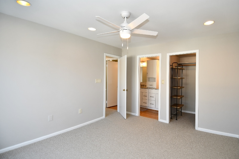 Building Photo - 4520 28th Rd S