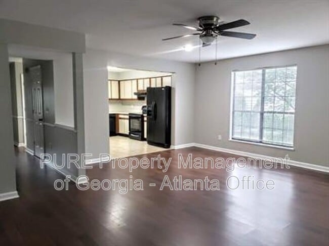 Building Photo - 5031 Village Green Way