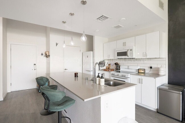 Building Photo - 1130 N 2nd St