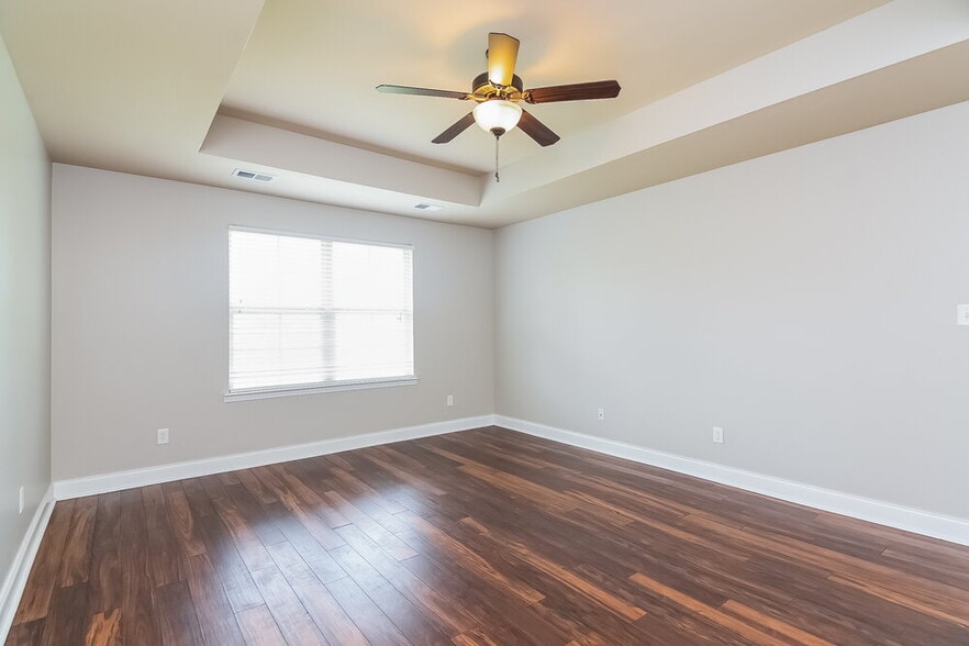 Building Photo - 2851 S Hartland