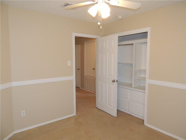 Building Photo - 315 Feathergrass Dr